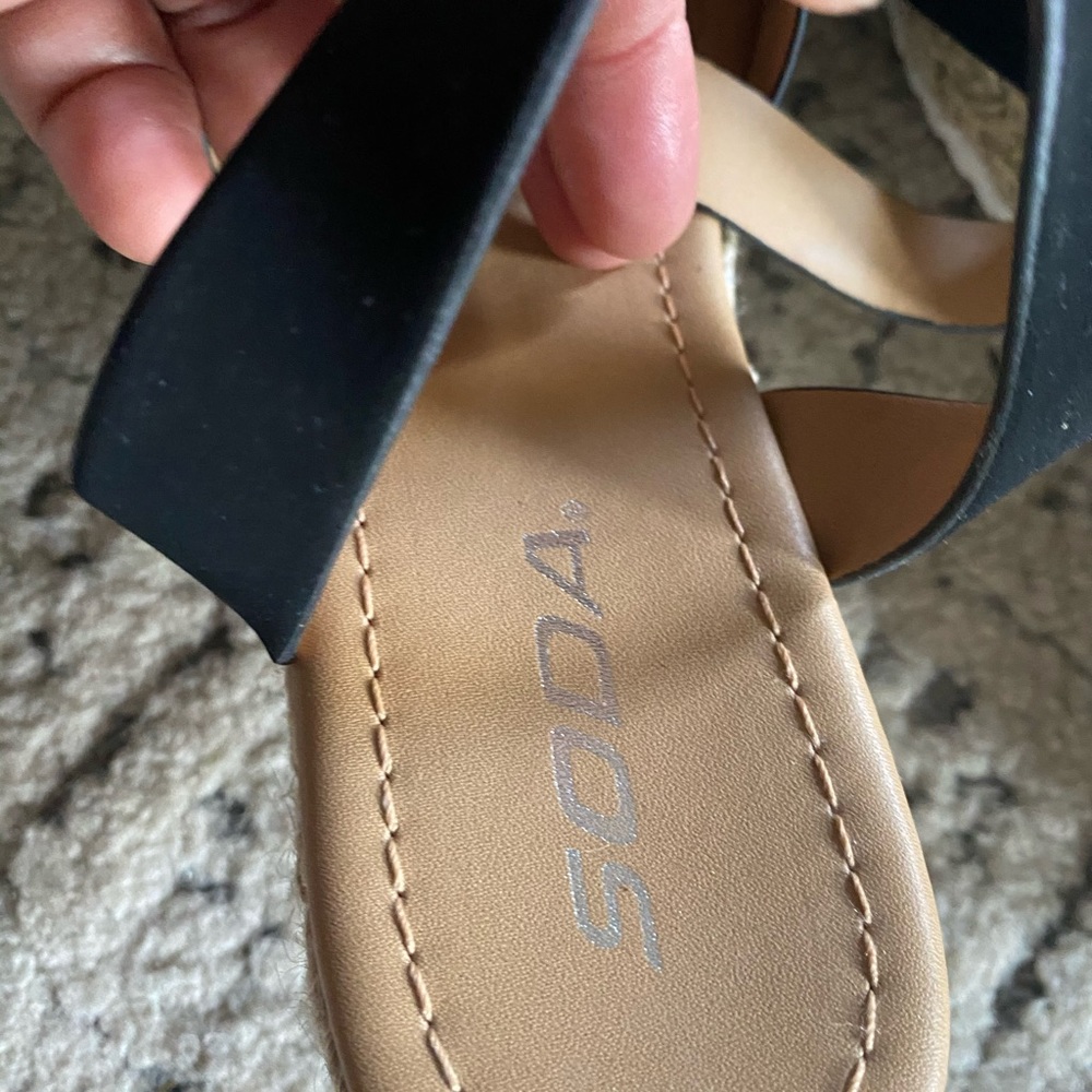 Soda sandals girls size 4, excellent condition - Picture 5 of 5